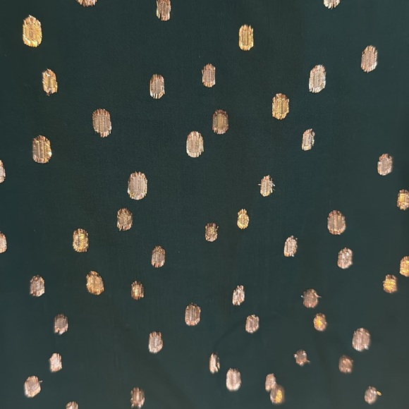 🌟 NWT 🌟 Lilly Pulitzer 🌟 Spruce Green Blouse with Gold Polka Dots 🌟 Small - Picture 8 of 10